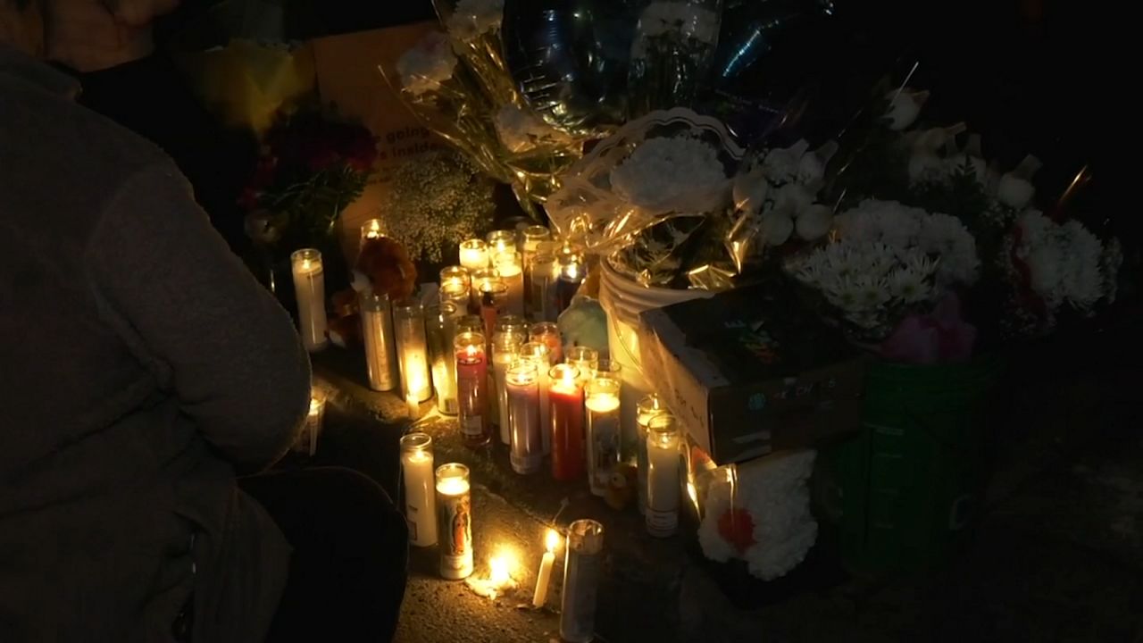 es_m_Vigilia_East_Elmhurst_VO_129221025_508