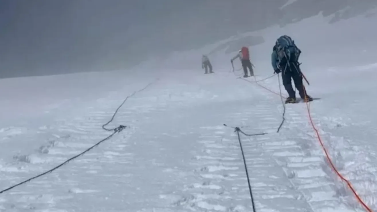 Dos-escaladoras-cayeron-de-una-montana-en-Alaska