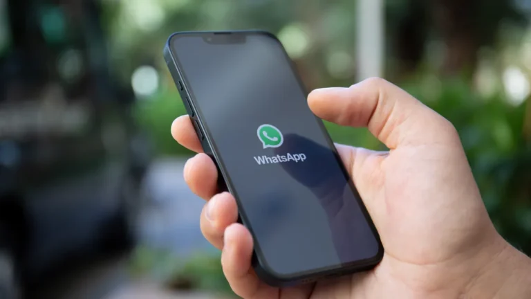 WhatsApp-anuncia-cambios-de-seguridad-en-telefonos-iPhone-shutterstock_2207791035