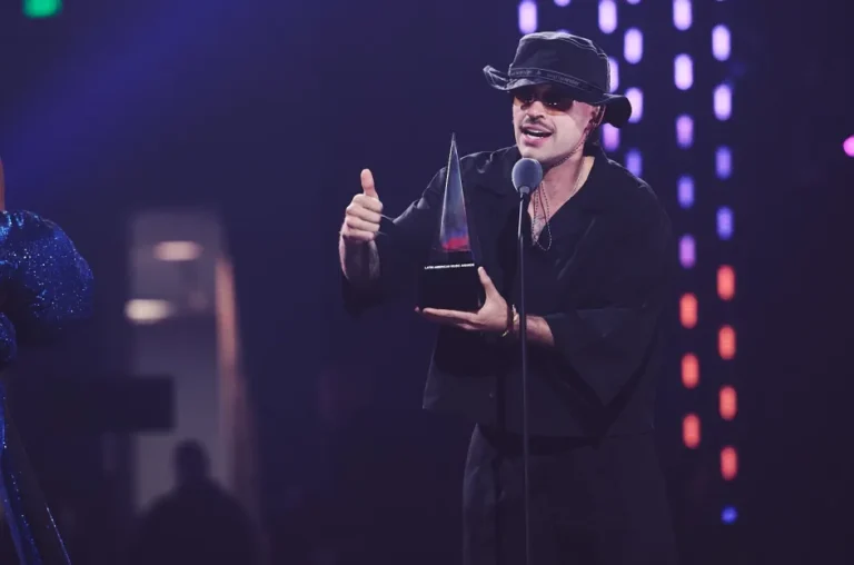 feid-2024-latin-american-music-awards-billboard-1548