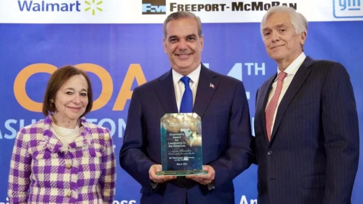 Luis-Abinader-recibe-el-Chairmans-Award-for-Leadership-in-the-Americas-728x409