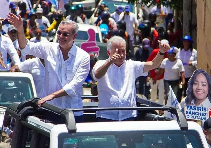 Luis-Abinader-y-Antonio-Taveras-cierran-campana-con-caravana-en-Santo-Domingo-jpeg
