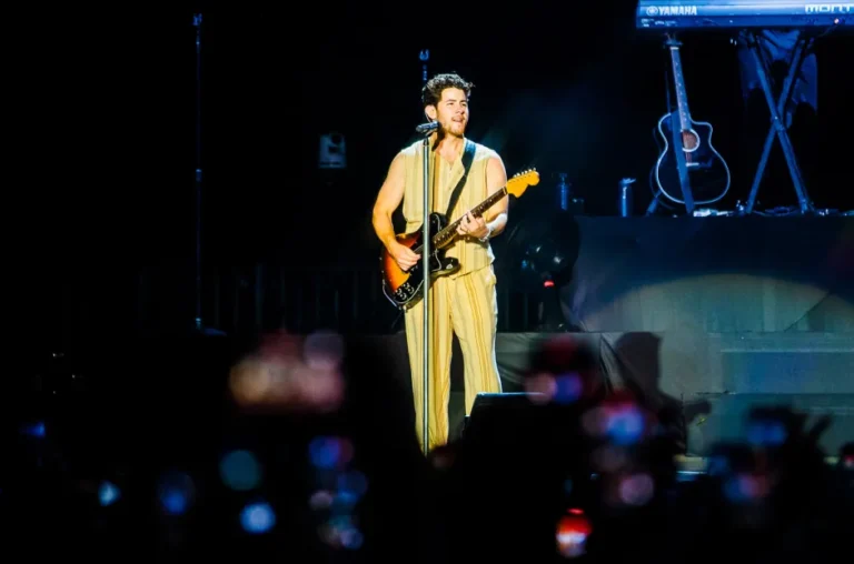 Nick-Jonas-april-2024-billboard-espanol-1548