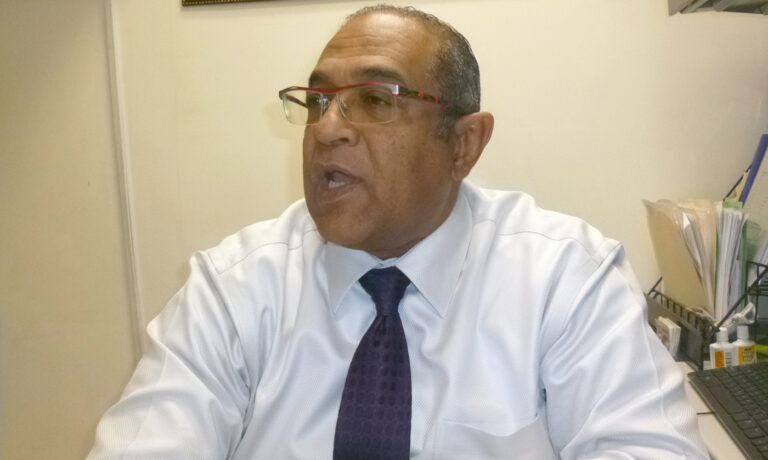 Vargas denuncia discriminación de taxistas