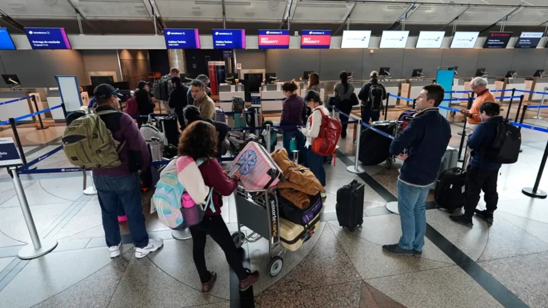 La-lista-de-los-aeropuertos-mas-estresantes-en-Estados-Unidos-en-este-2024-AP24107778857916