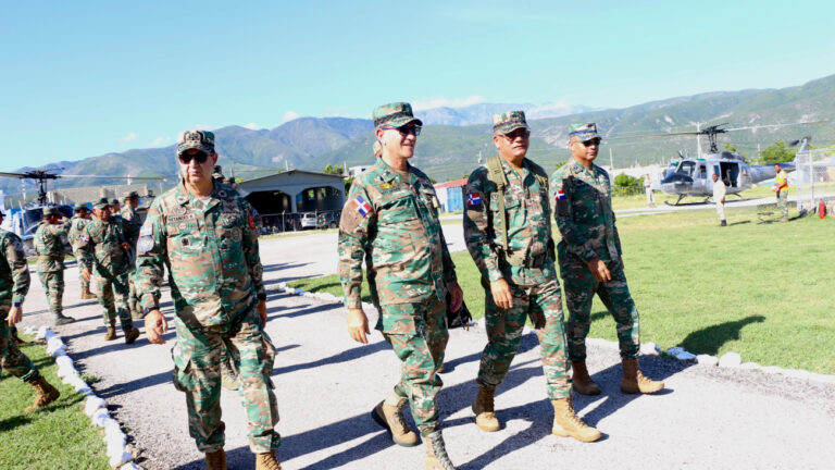 Por-primera-vez-en-toda-la-historia-de-las-Fuerzas-Armadas-en-una-provincia-fronteriza-el-Estado-Mayor-General-de-las-FF.-AA.-realiza-reunion-ordinaria-en-Jimani