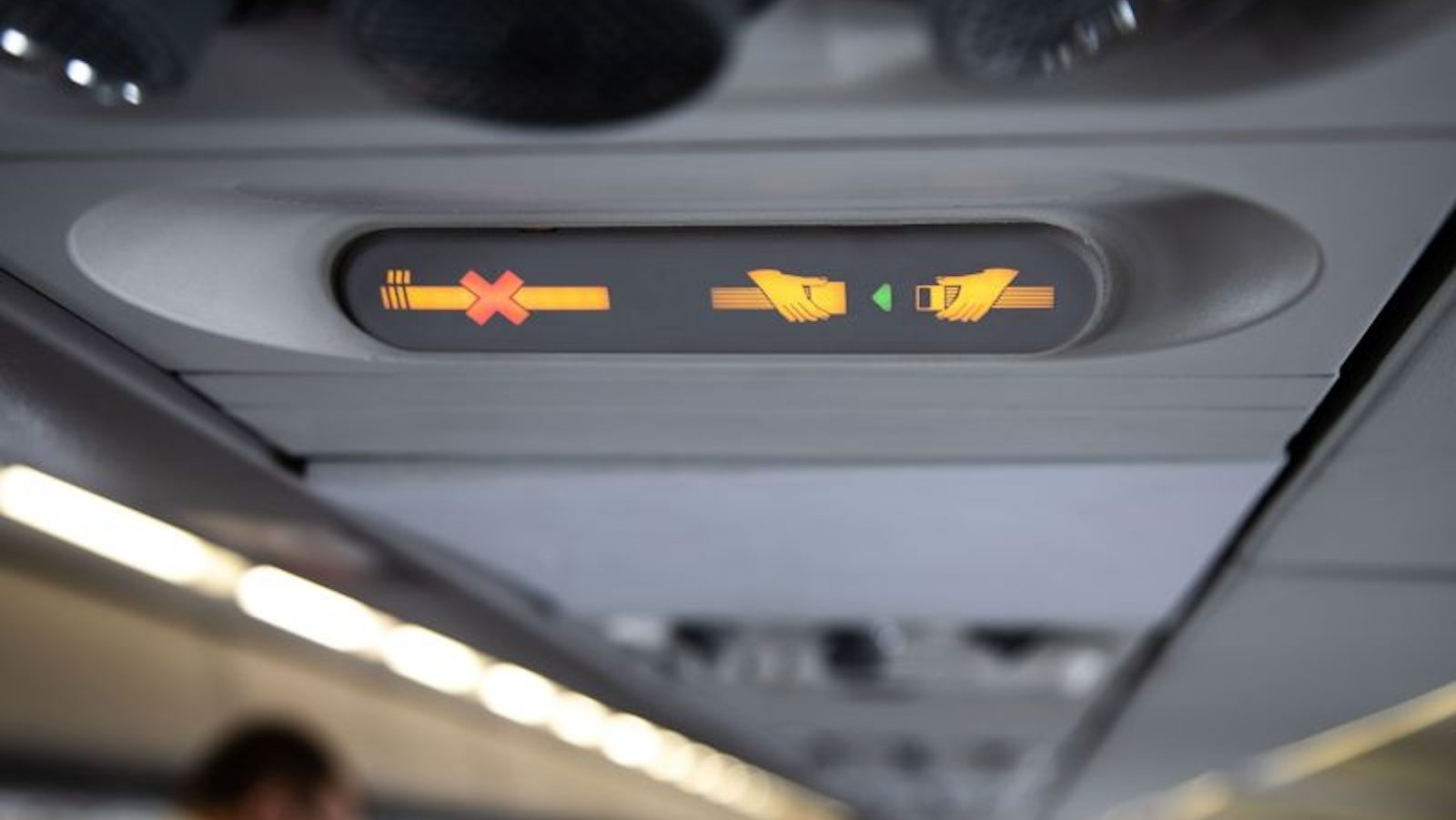 seatbell-plane-flightattendand-e1720775008912