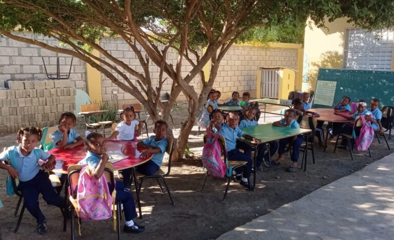 Estudiantes-de-Villapalmarejo-Azua-1140x694