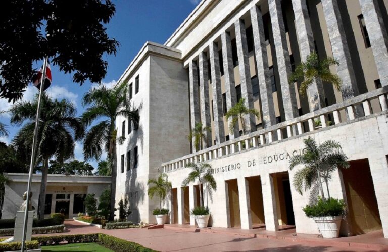 Ministerio-de-Educación-RD-sede-fachada