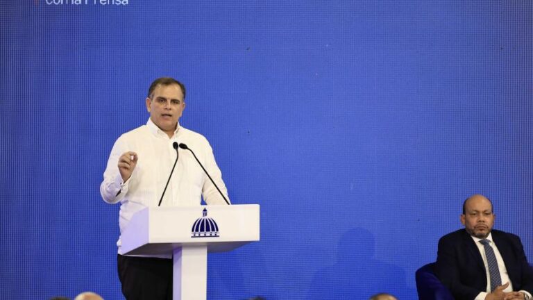 gobierno-congelara-la-nomina-publica_1-focus-min0.32-0.38-896-504