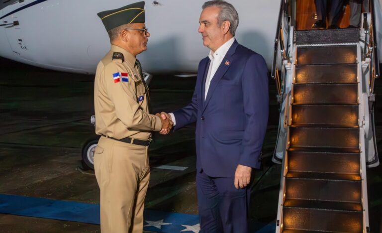 luis-abinader-llegando-a-rd-1140x694
