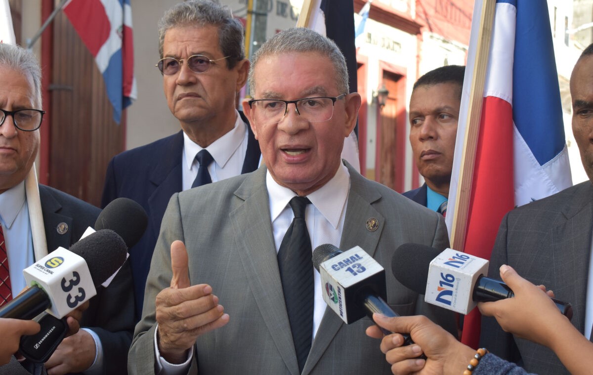 Foto-1-Wilson-Gomez-Ramirez-presidente-del-Instituto-Duartiano.-1200x800-1