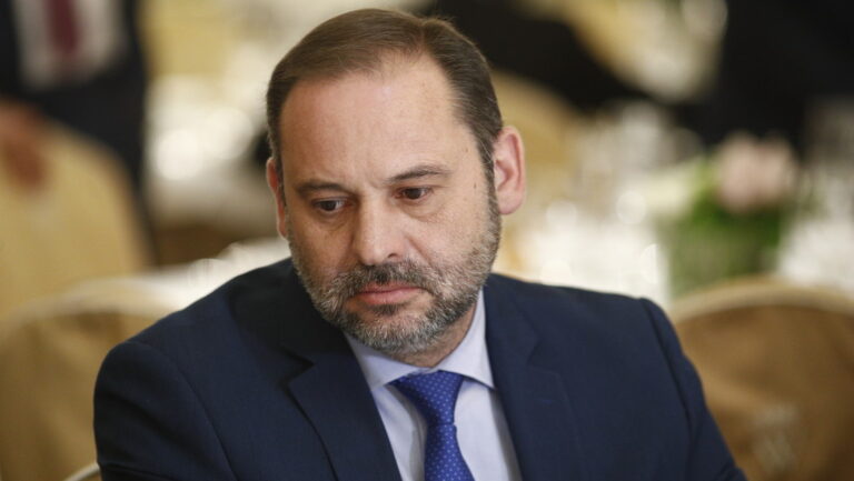 Piden-al-Supremo-de-Espana-que-se-investigue-a-exministro-de-Sanchez-por-corrupcion