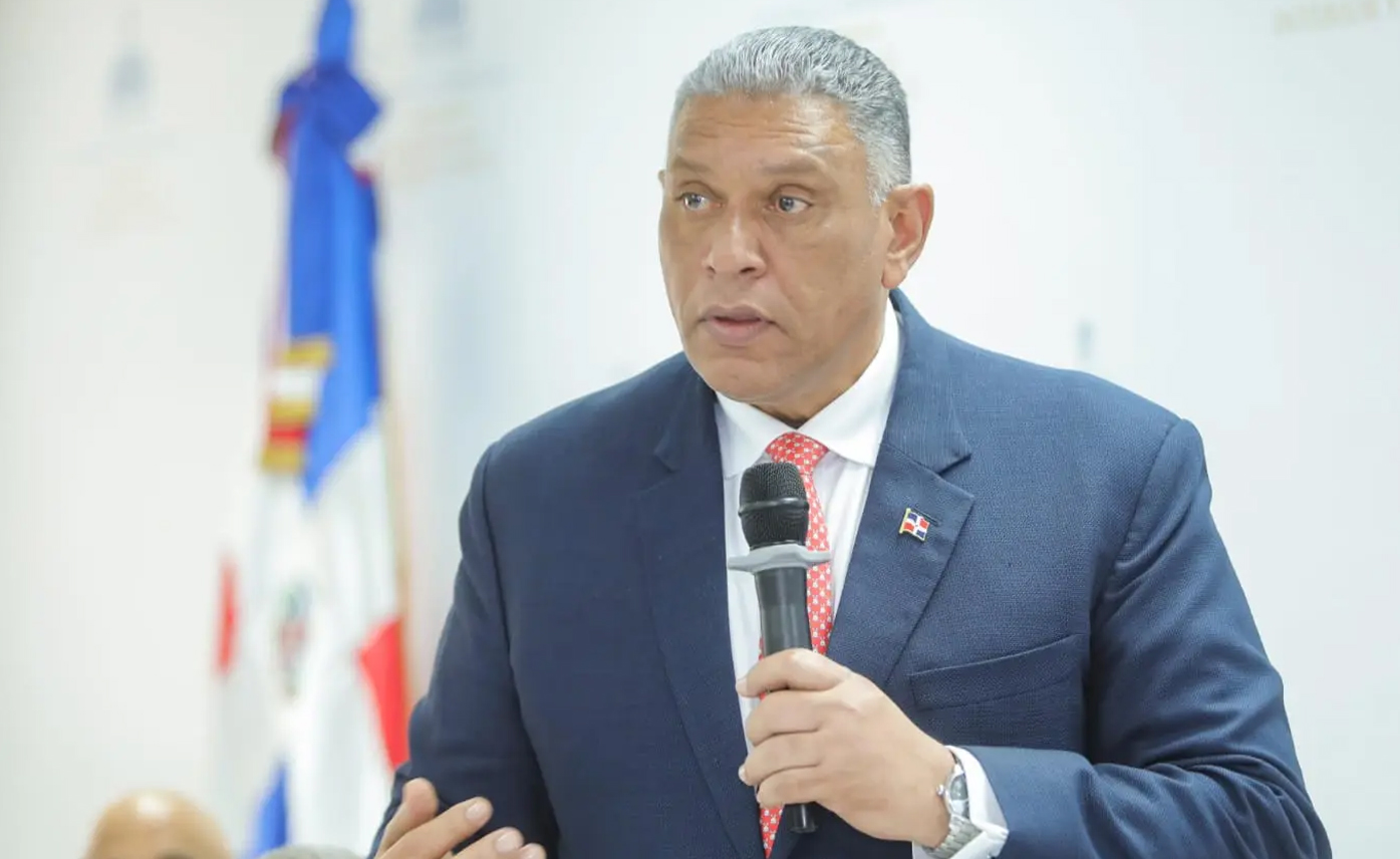 Cónsul Vásquez trabajará para reconectar jóvenes