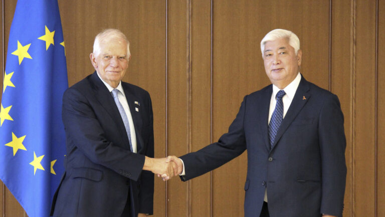 La-UE-firma-su-primer-acuerdo-de-defensa-con-un-pais-de-Asia-Pacifico