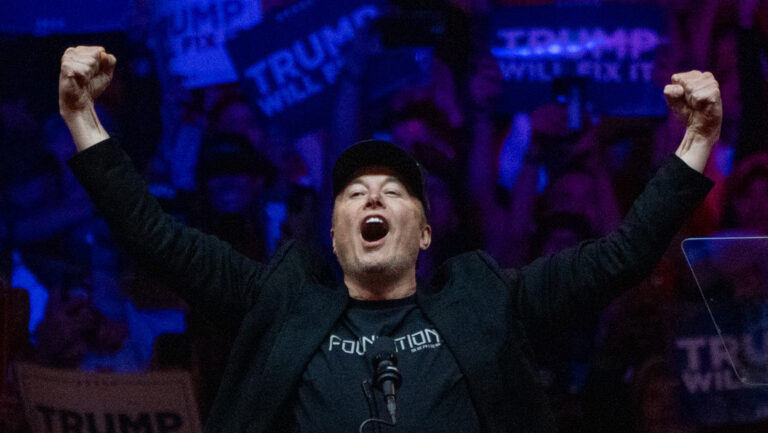 Tim-Walz-llama-gay-a-Musk-y-el-magnate-responde