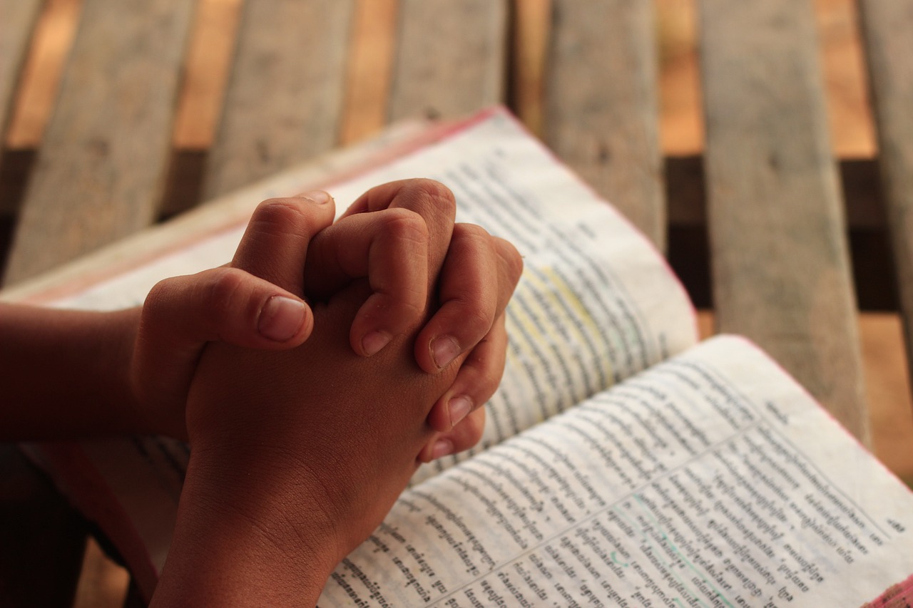 praying-hands-6496235_1280
