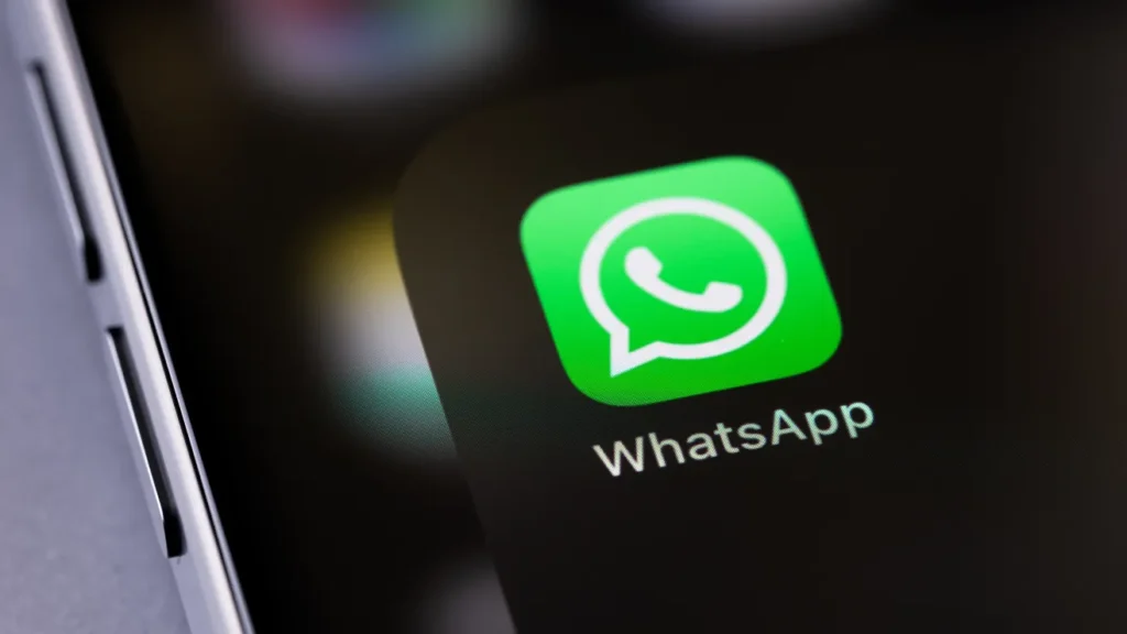 Adios-WhatsApp-la-aplicacion-dejara-de-funcionar-en-estos-telefonos-en-48-horas-shutterstock_2429945485.jpg