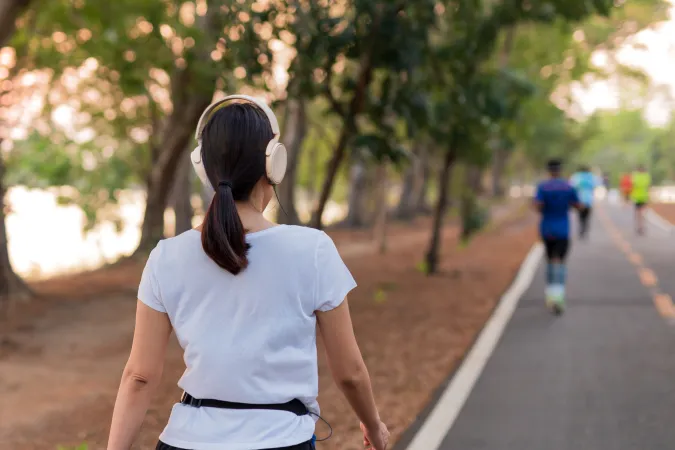 Caminar-10000-pasos-diarios-Cuantos-kilometros-necesitas-hacer-al-dia-shutterstock_1655474197