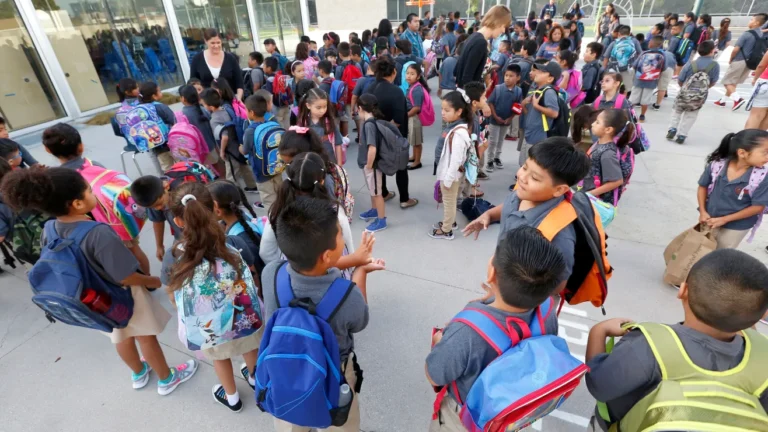 082615_11_camino-nuevo-kayne-siart-academy