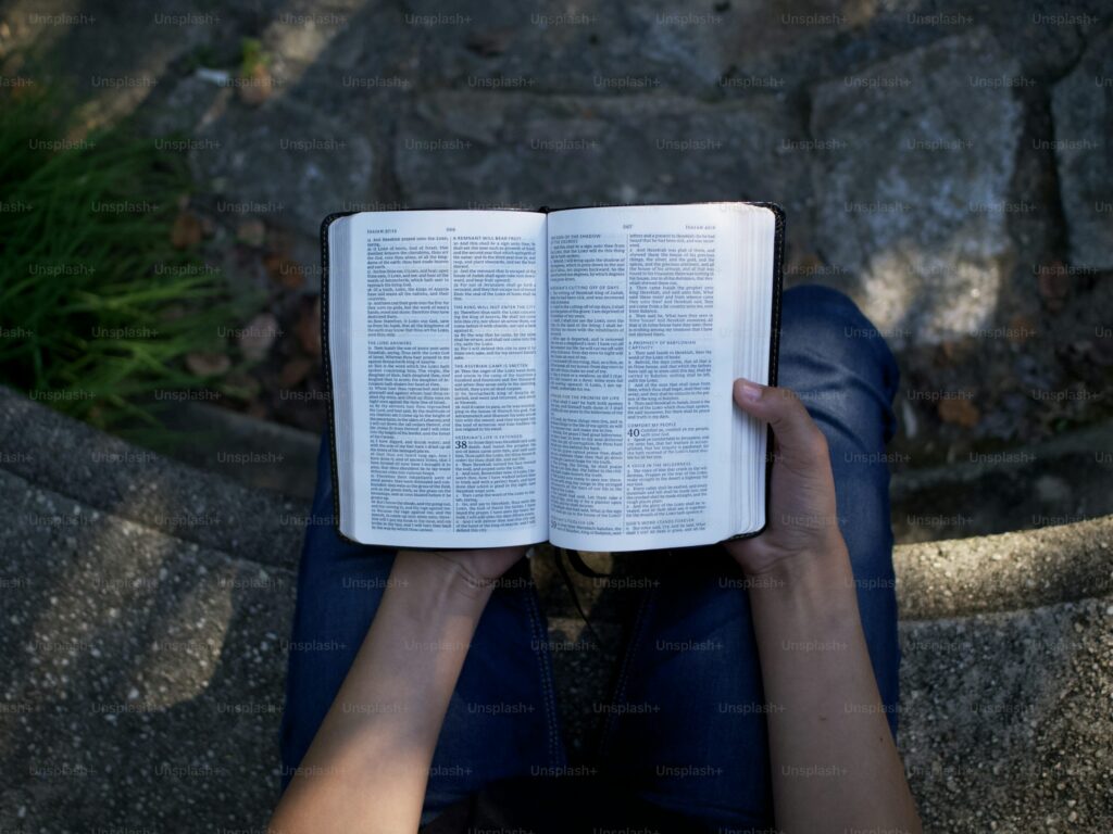 987ygujbibli