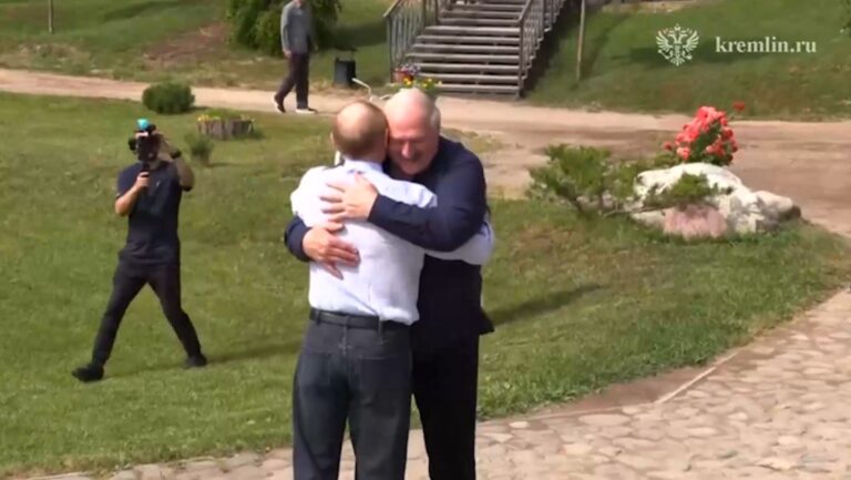 Putin-y-Lukashenko-mantienen-una-reunion-informal-en-la-isla-rusa-de-Valaam