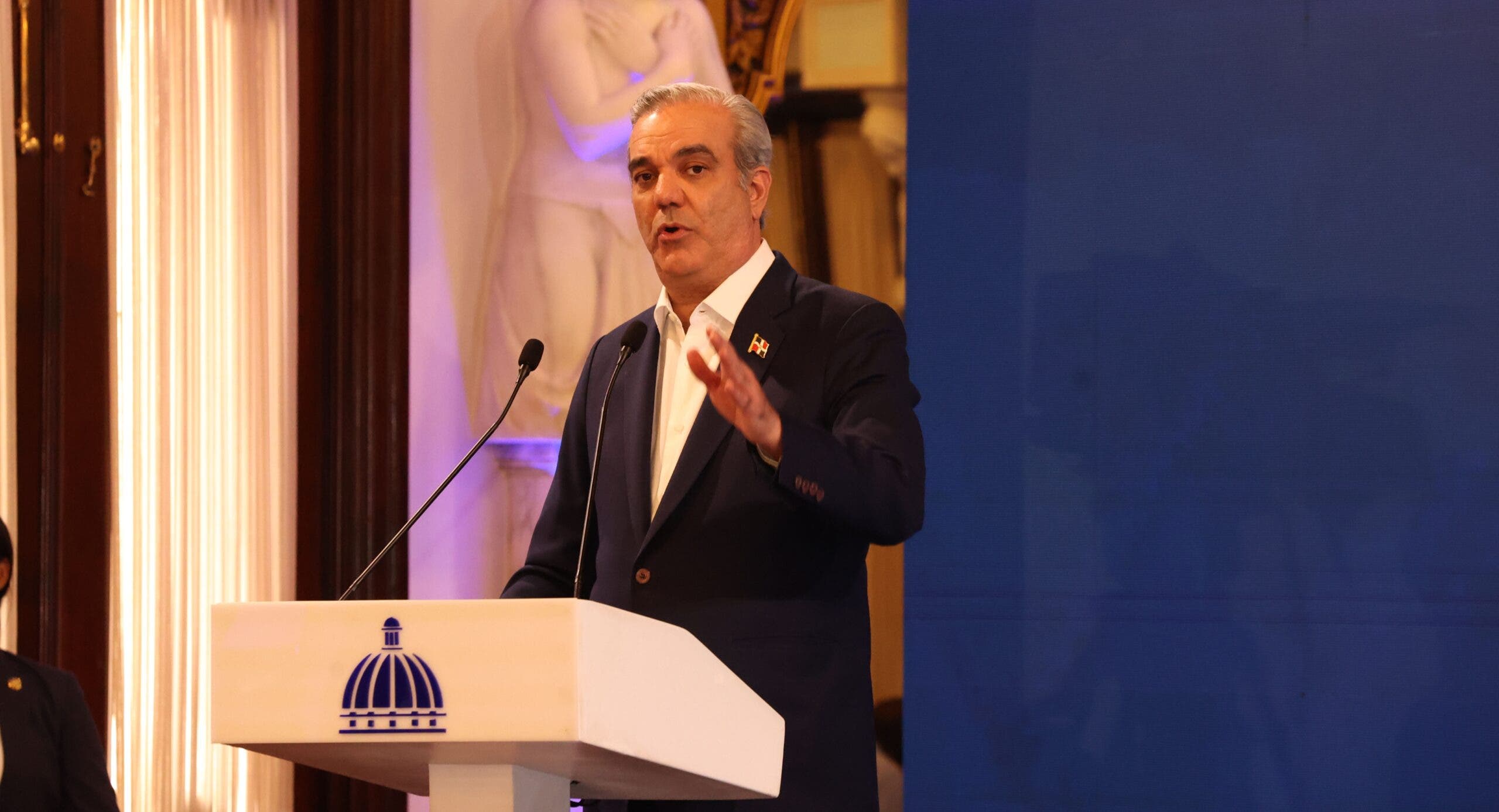 3_El-Pais_22_2p02-scaled