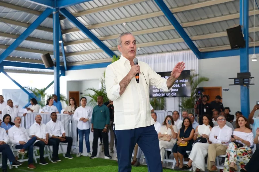 Abinader-Titulacion--900x599