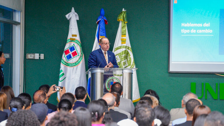 Magín Díaz, ministro de Hacienda y Economía.