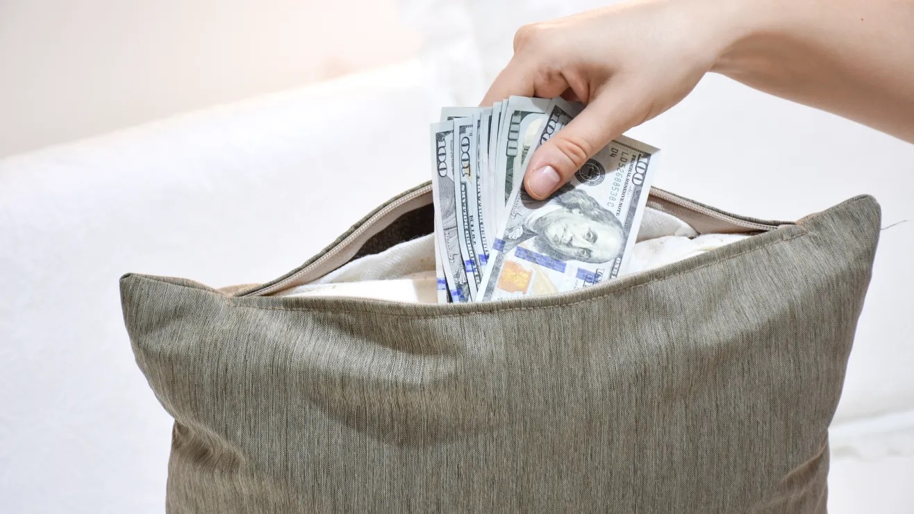 lugares-seguros-guardar-efectivo-shutterstock_702487477