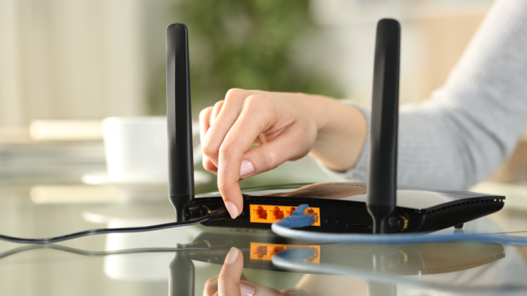 el-mejor-router-para-wifi-estable-2025_shutterstock_2593140875