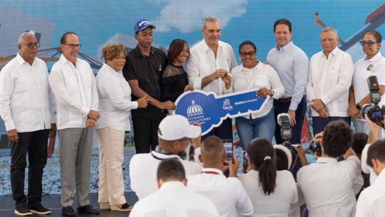 gobierno-entrega-95-apartamentos-en-la-guayiga-65c82448-focus-0-0-896-504