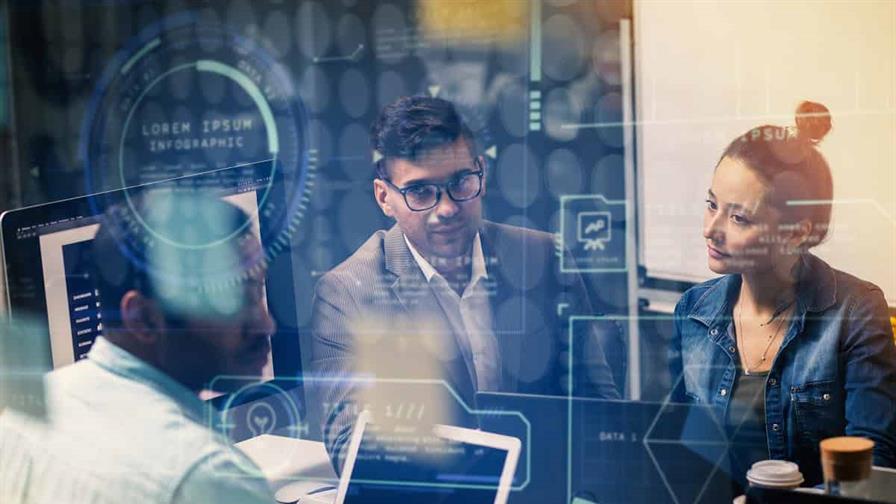 persona-trabajando-html-en-computadora-5132d479-focus-min0.41-0.47-896-504