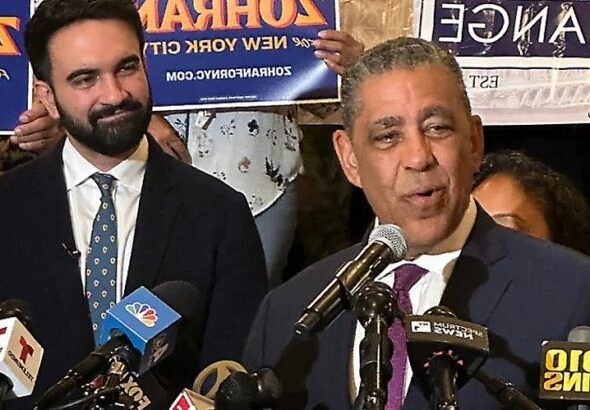 Espaillat-cuando-daba-su-apoyo-electoral-a-Mamdani-728x410