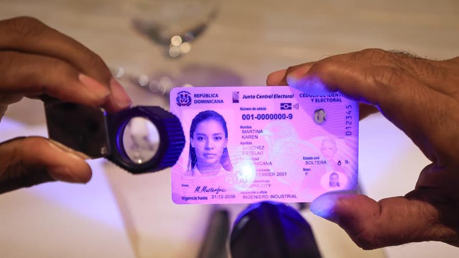 asi-es-la-nueva-cedula-dominicana-77fa850a-focus-0-0-896-504