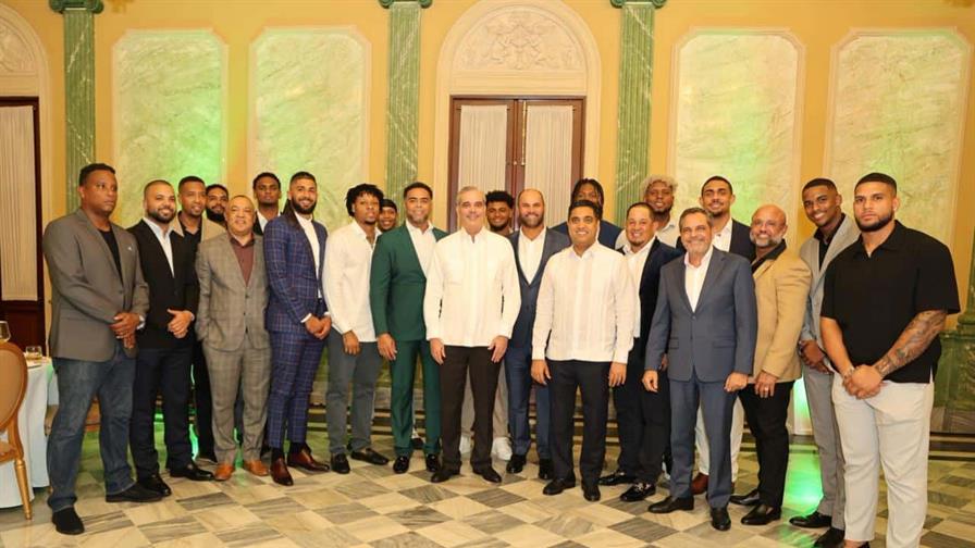 luis-abinader-se-reune-con-jugadores-de-mlb-60c6b343-focus-min0.01-0.33-896-504