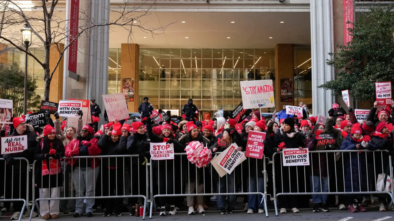 Huelga-de-enfermeras-en-NYC-¿Que-estan-haciendo-los-hospitales-para-no-ver-afectados-sus-servicios-AP26012564884660