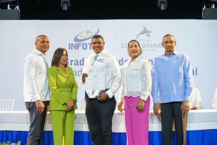 INFOTEP-gradua-por-validacion-ocupacional-a-82-tecnicos-colaboradores-del-Hotel-Lopesan-728x486