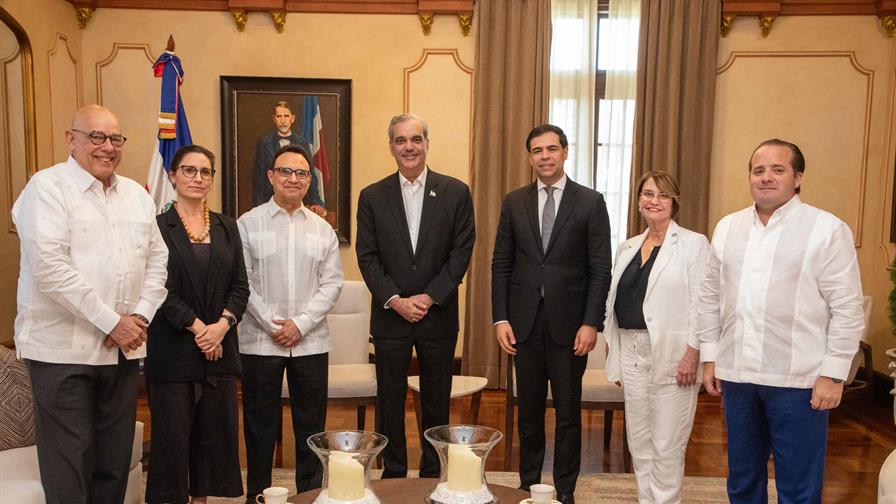 berklee-in-santo-domingo-2026-luis-abinader-recibe-a-michel-camilo-8958d4e8-focus-min0.1-0.3-896-504