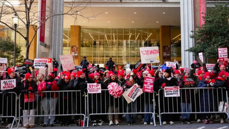 Huelga-de-enfermeras-en-NYC-¿Que-estan-haciendo-los-hospitales-para-no-ver-afectados-sus-servicios-AP26012564884660