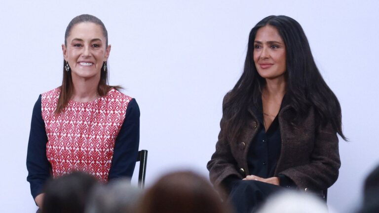 Salma-Hayek-lanza-una-perla-a-Sheinbaum-Lo-que-no-teniamos-era-esta-presidenta
