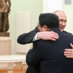 Putin-y-el-primer-ministro-de-Vietnam-sellan-su-sintonia-con-abrazos-fraternales