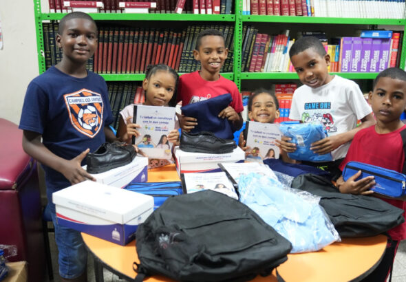 INABIE-entrega-utiles-escolares-a-estudiantes-afectados-por-lluvias