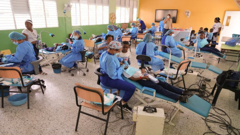 INABIE-interviene-Sabana-Perdida-con-jornada-de-salud-en-beneficio-de-mas-de-1000-estudiantes