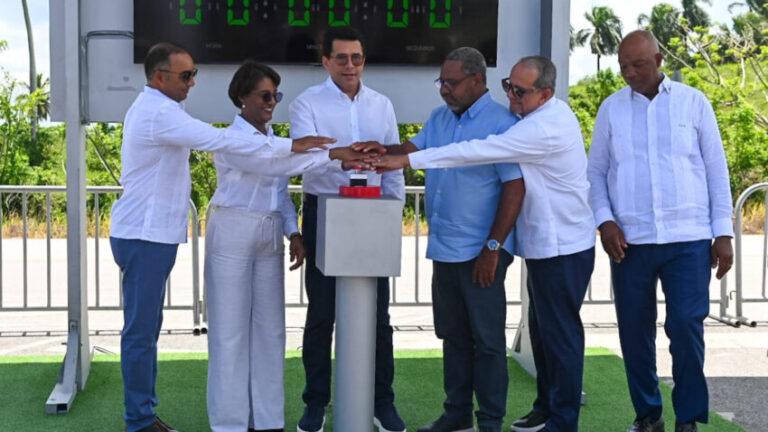 Ministro-de-Turismo-deja-iniciados-los-trabajos-de-reconstruccion-de-la-carretera-Nisibon-Uvero-Alto-850x478