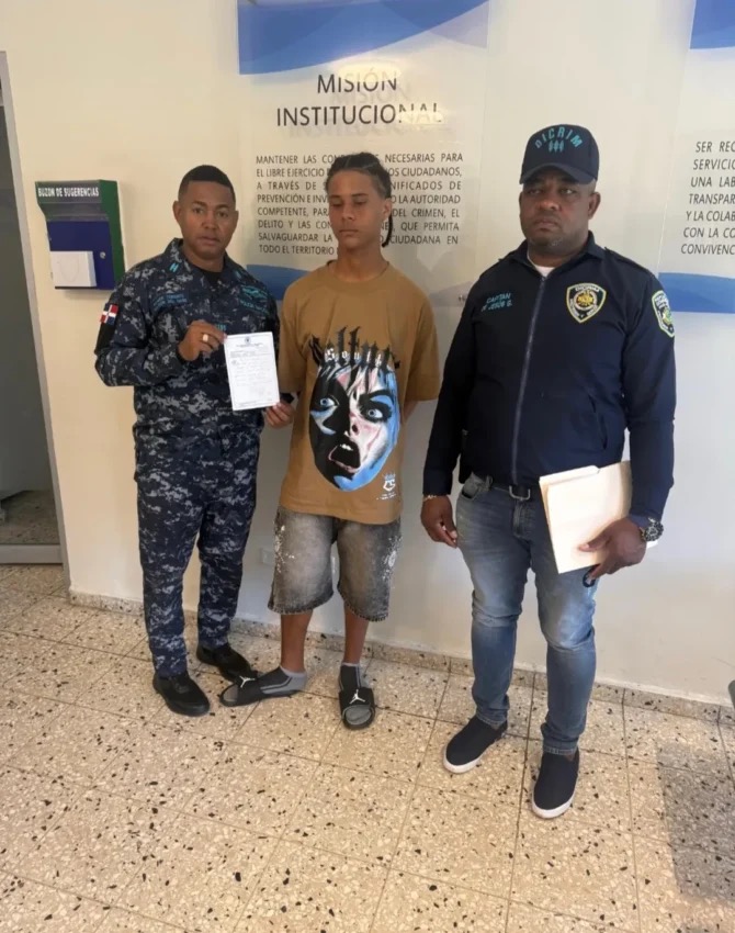 🚨👀Se-entrego-a-las-autoridades-presunto-asaltante-buscado-en-Santo-Domingo-Este.Ricardo-Emman