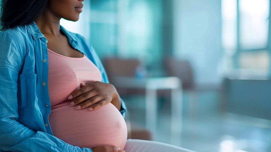 experto-asegura-que-la-vacunacion-en-el-embarazo-es-segura-eef6880e-focus-0-0-896-504