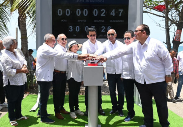 Turismo-deja-iniciados-trabajos-de-remodelacion-de-la-playa-Los-Almendros-y-malecon-de-Bani