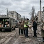 Volunteers_helping_elderly_people_20261027183958